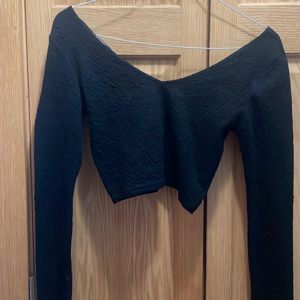 Textured long sleeve crop
